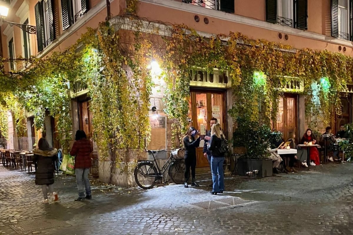 Come gestire il cane in un locale all'aperto: i consigli